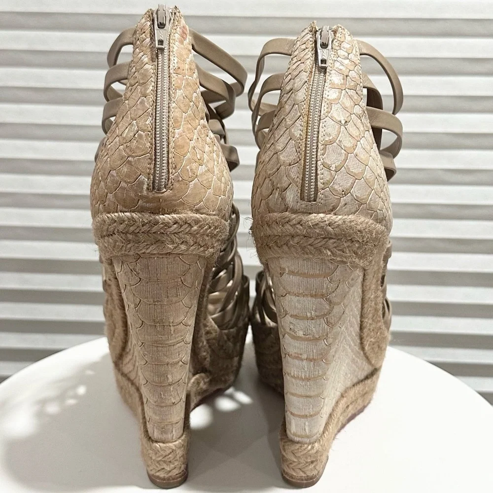 🌺CHRISTIAN LOUBOUTIN🌺 Tramontagne Red Sole Wedge
Sandal Beige Size:38 - Picture 6 of 14